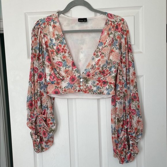 Day G Tops - Floral Blouse with Long Sleeves S